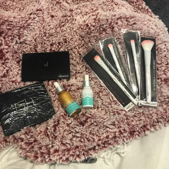 Makeup bundle NEW - Picture 3 of 4